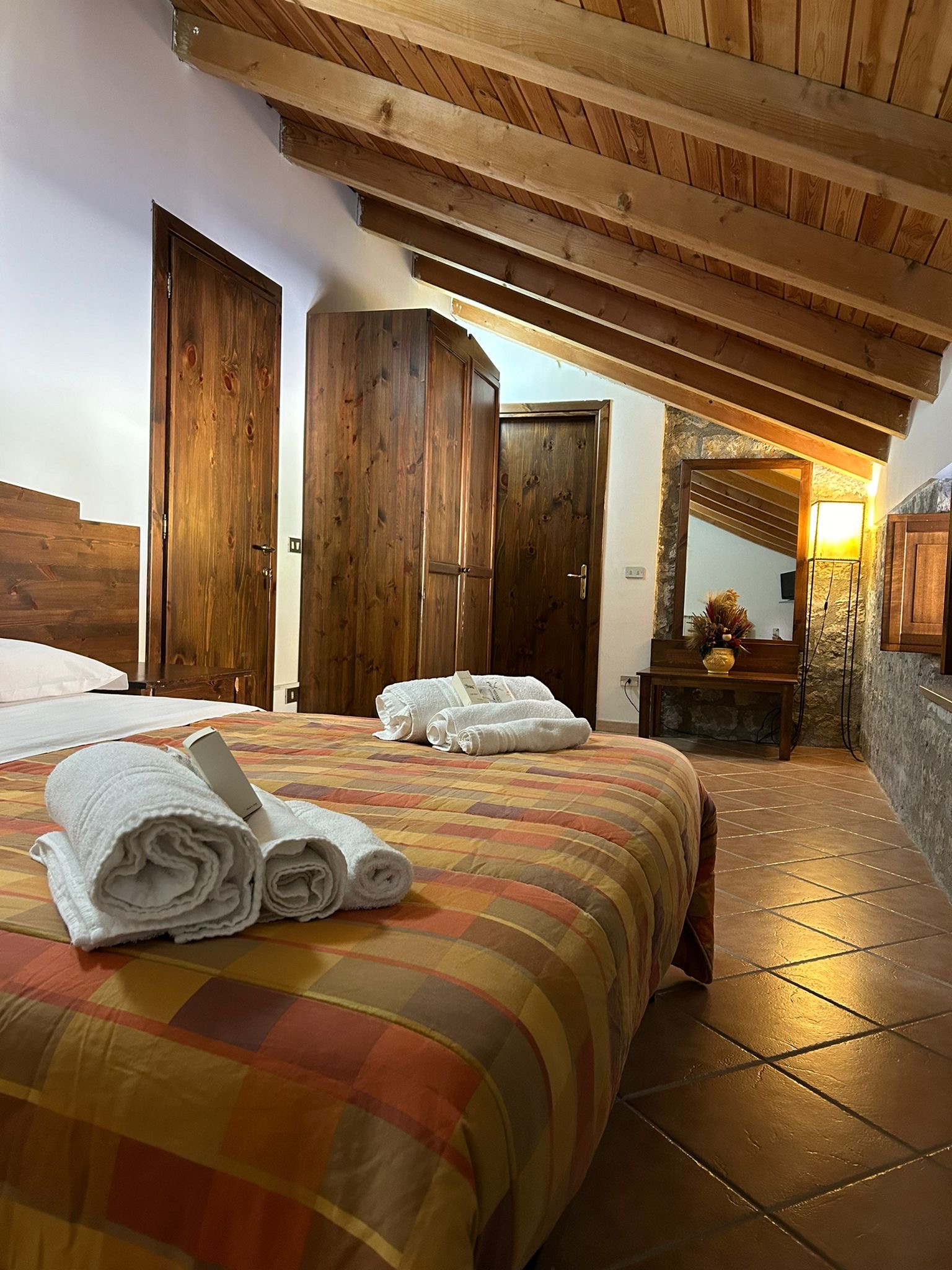 Camera B&B mansardata