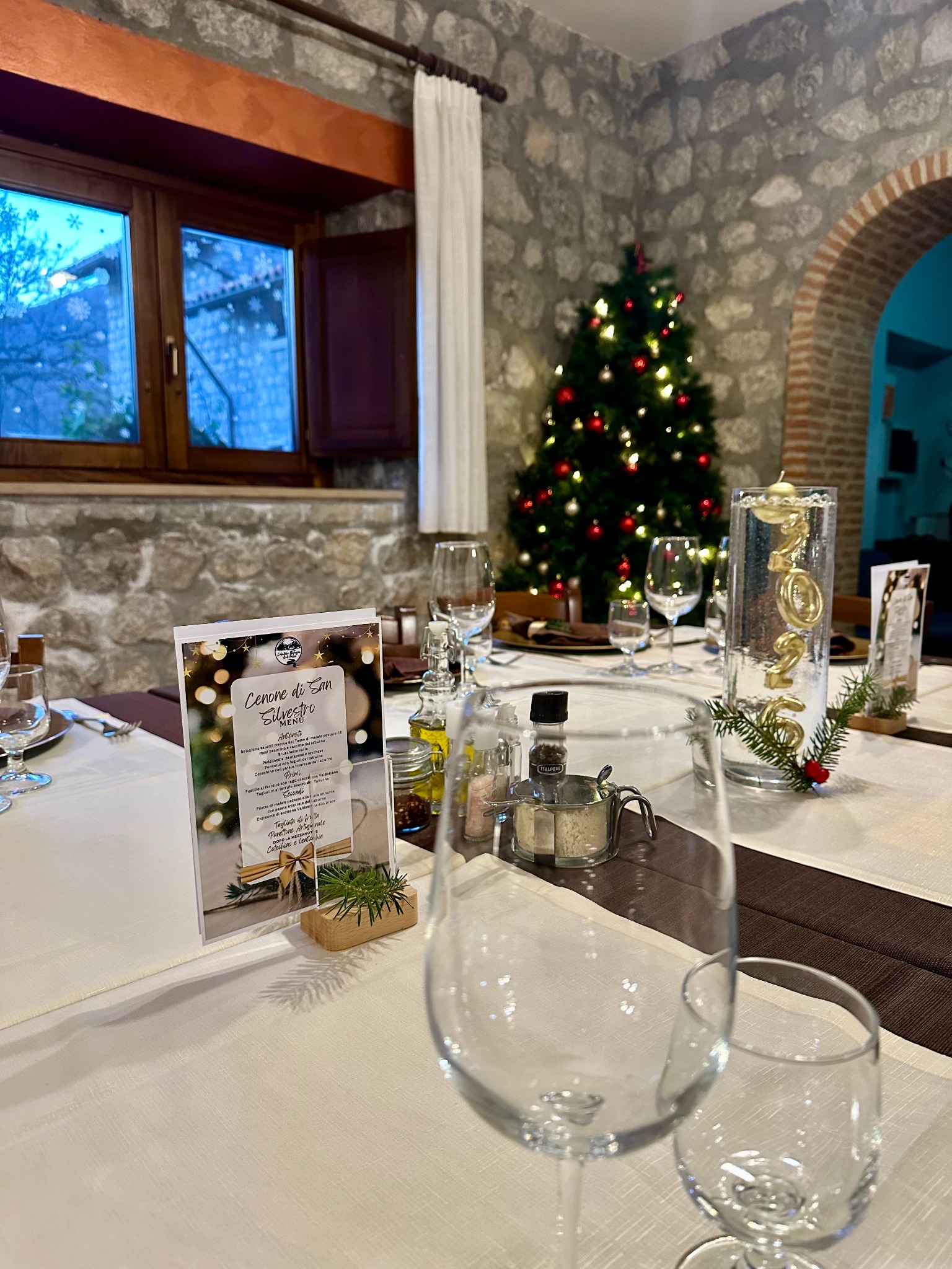 Tavola evento apparecchiata